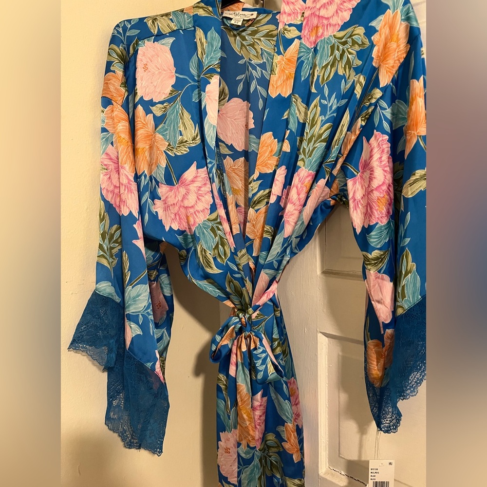 SOLD**Gorgeous Floral Kimono Robe (In Bloom by Jonquil)